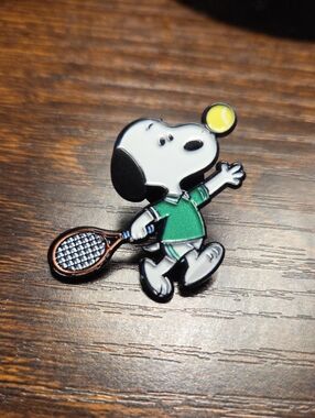 Snoopy Tennis Enamel Pin - Green Snoopy with Tennis Racket